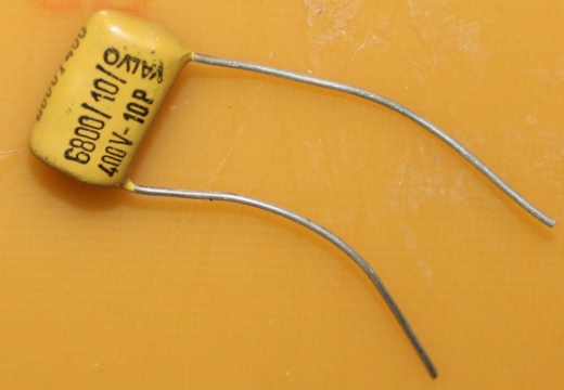 Mullard Mustard capacitor 0,0068 F / 6,8 nF 400V